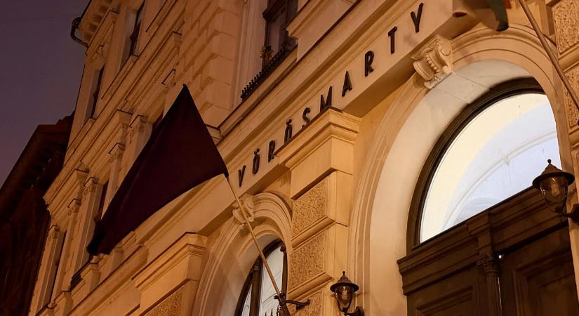 Kitűzték a fekete zászlót Egressy Mátyás gimnáziumára