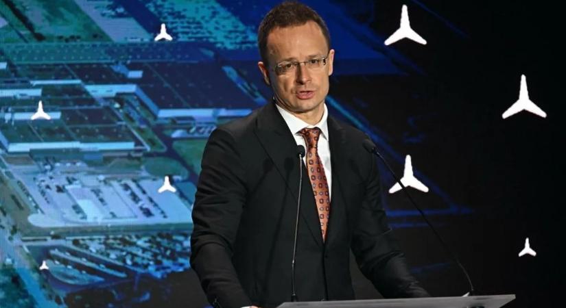 Szijjártó Péter: Maradjunk migránsmentes ország!