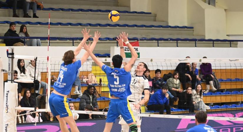 Nem tudott szettet nyerni a bajnok otthonában a szolnoki röpicsapat