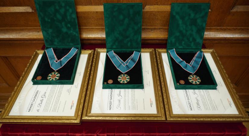 Az Országházban adták át a Nemzet Gazdásza kitüntető címeket