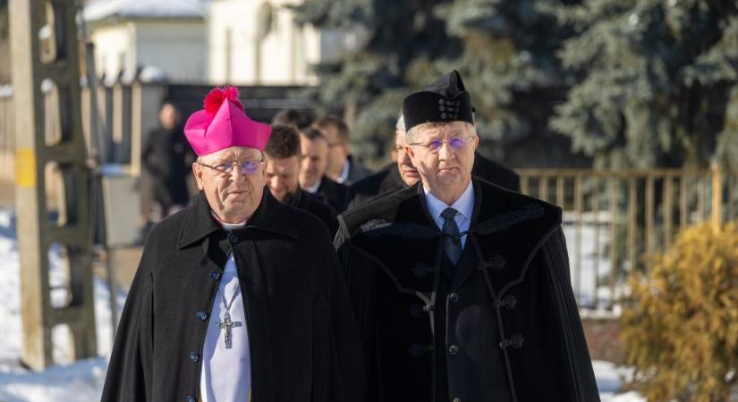 A katolikus és a református püspök áldását is megkapta a felújított szatmárcsekei templom