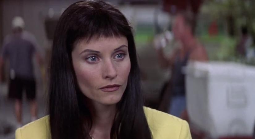 5 frizura, ami 15 évvel öregíti a külsőd, ezt viseled te is épp?