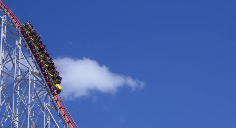 Felszállsz, kapaszkodsz, sikítasz – 141 éves a hullámvasút, mutatjuk a legeket!