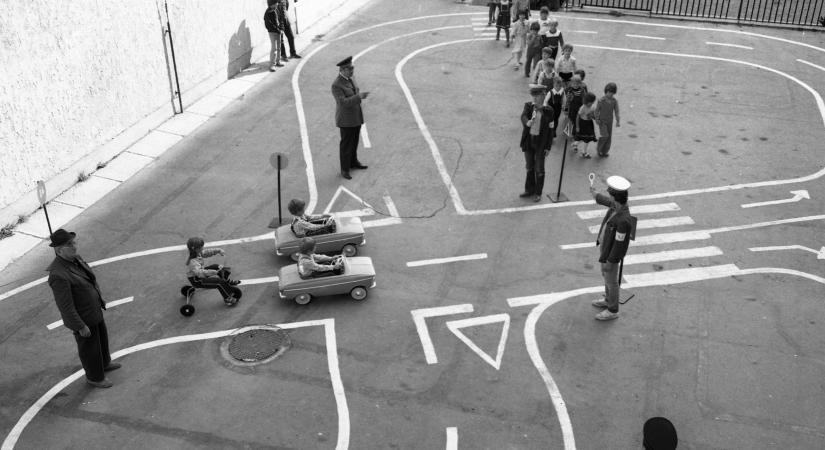 Ettől a KRESZ-től búcsúznak a magyar autósok