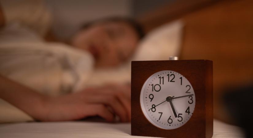 Visszatértem a klasszikus ébresztőórához – ilyen telefon nélkül kelni