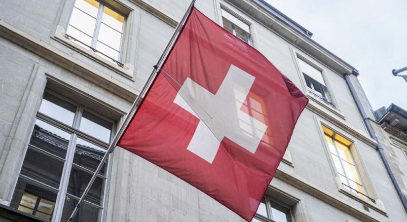 Hatalmas pofont kaptak a svájciak: vérlázító, ahogy az orruknál fogva vezette őket az ukrán férfi