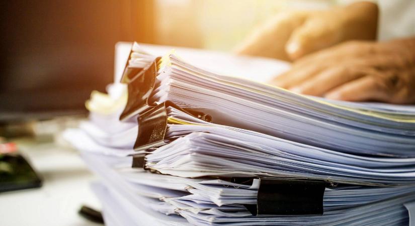 Nem kell elszámolni a kormány kedvenc alapjaiból kapott támogatásokkal, ha nem haladják meg a 3 millió forintot