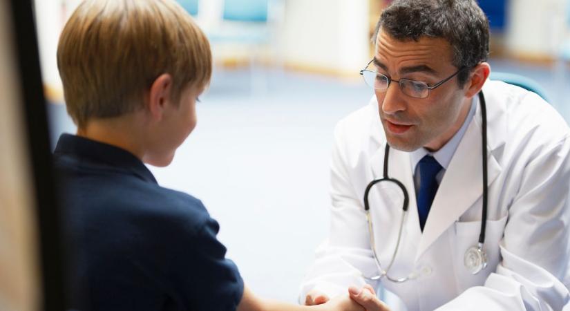 Kifakadt a gyerekorvos: éjjel-nappal keresik a szülők a problémáikkal