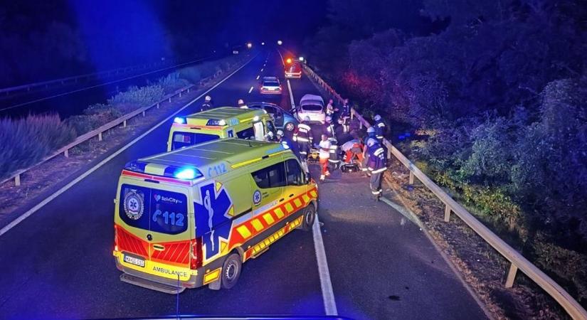 Mi történt? Hatalmas tömegkarambol miatt lezárták az autópályát!