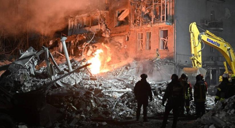 Ukrán kormányzó: halálos áldozata és több sérültje van az orosz bombatámadásnak Harkivban