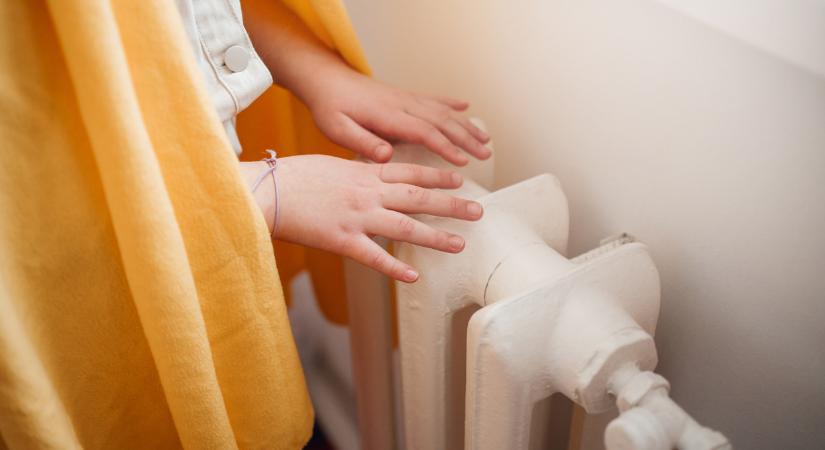 Kazincbarcikán 16 ezer ember maradt fűtés nélkül a mínusz 11 fokos hidegben, melegedőbuszokat küldtek nekik