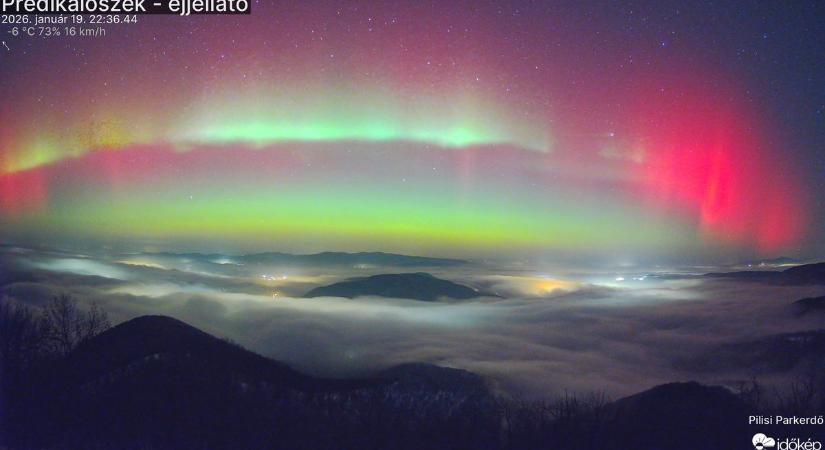 Lélegzetelállító sarki fény borította be az eget, ezt most szabad szemmel is látni lehetett Fotók