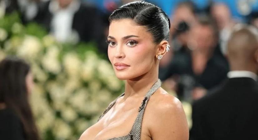 Óriási botrány! Kiszivárgott Kylie Jenner féltve őrzött titka