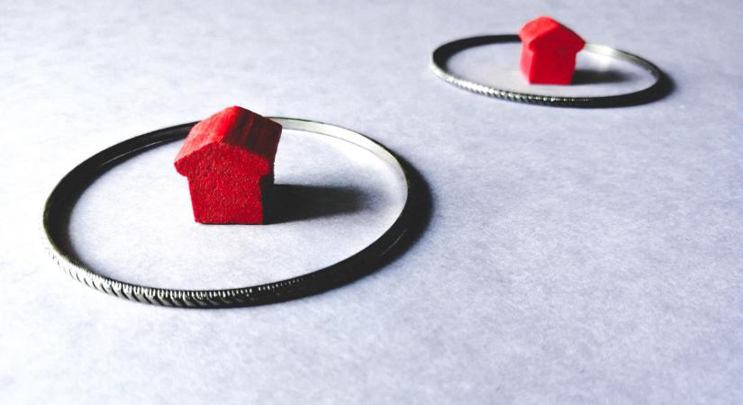 Lakásmaffiát leplezett le a rendőrség: százmilliós csalásra készültek Csömörön