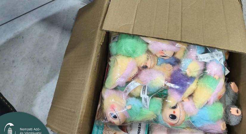 Gigászi NAV-fogás: egy hétig számolták a hamis Labubukat