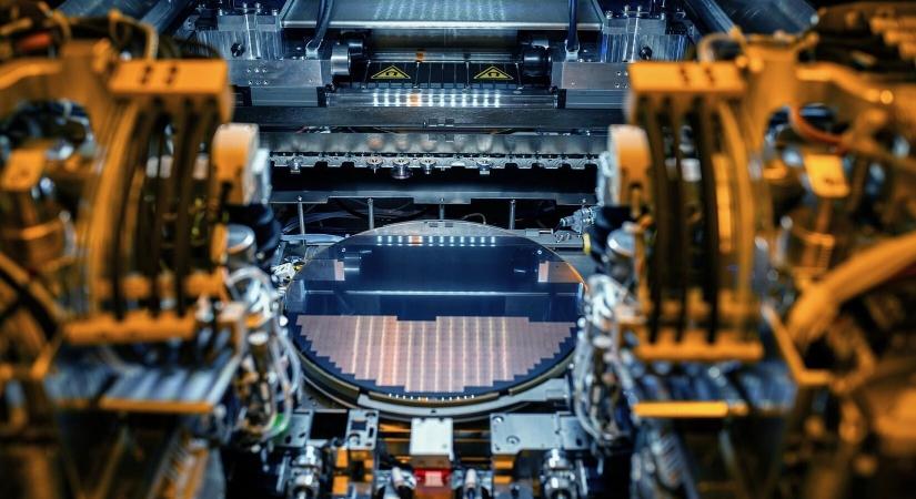 Az idei év lesz az első, amikor 1 billió dollár fölé emelkedhet a félvezetőipar árbevétele, hála az AI-láz hatásainak