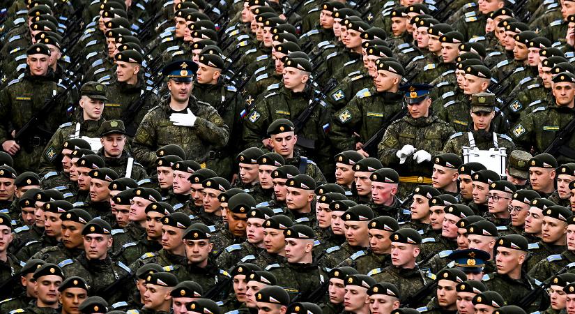 Orosz főparancsnok: további 20 millió embert lehet mozgósítani a háborúra