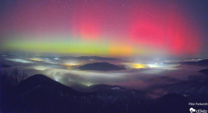 Káprázatos sarki fény látszott hétfő este Magyarországról