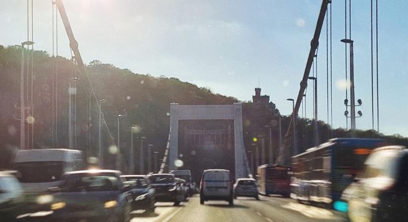 140-nel az autópályán, mobiltilalom a gyalogosoknak – ilyen lehet az új KRESZ