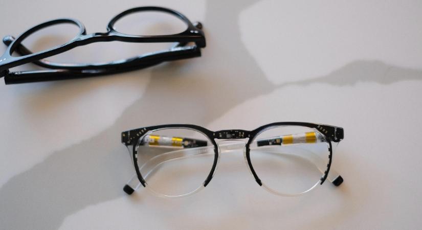 Viszlát multifokális lencsék! Ez a szemüveg „menet közben” változtatja a dioptriáját
