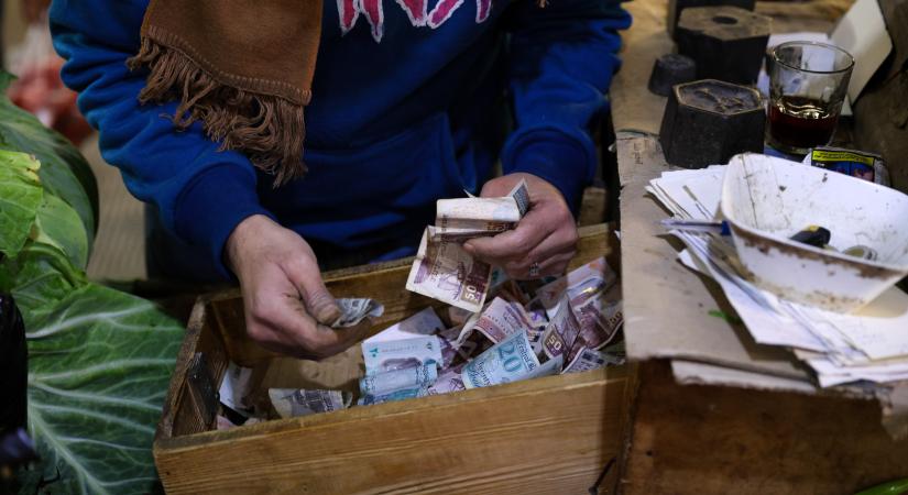 Technikailag csődbe ment egy ország – a hadsereg direkt tartja vissza a pénzt