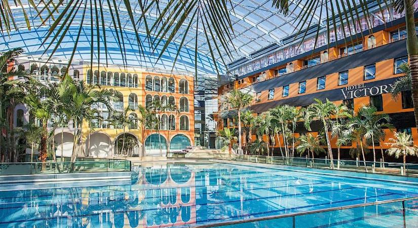 Magyarországról is elérhető: 40 medence és 28 vízi csúszda is helyet kapott a világ legnagyobb termálfürdőjében – fotók