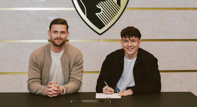 Hivatalos: Tóth Alex a Bournemouth-hoz szerződött