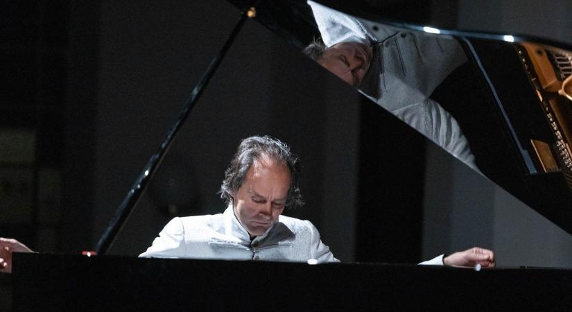 Chopin-műveket játszott Zalaegerszegen a világhírű zongoraművész (galéria)