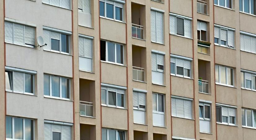 Budapesten a panelek drágulnak, vidéken már esnek az árak