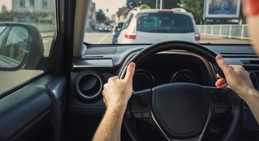 Autót lopott egy 15 éves, végül busszal ment haza