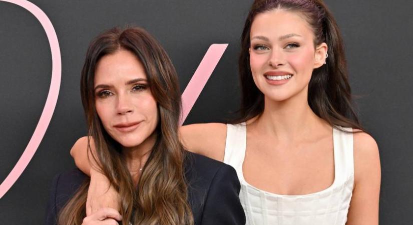 Videón, ahogy Victoria Beckhamre gyilkos pillantást vetett a menye: sokatmondó a testbeszédük