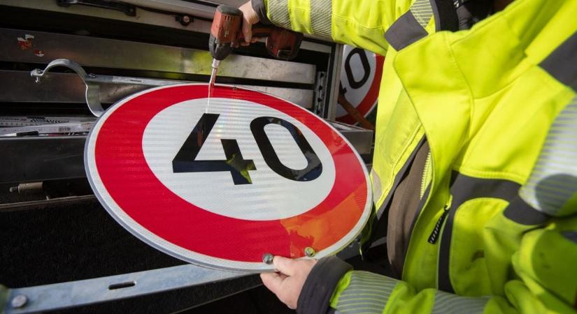 Itt az új KRESZ tervezete: változik a maximális sebesség, jön a kötelező bringás sisak és az e-rollerek helyzetét is rendezik