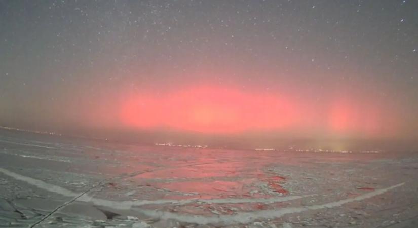 Sarki fény: így világította meg a Balaton jegét a rendkívüli jelenség