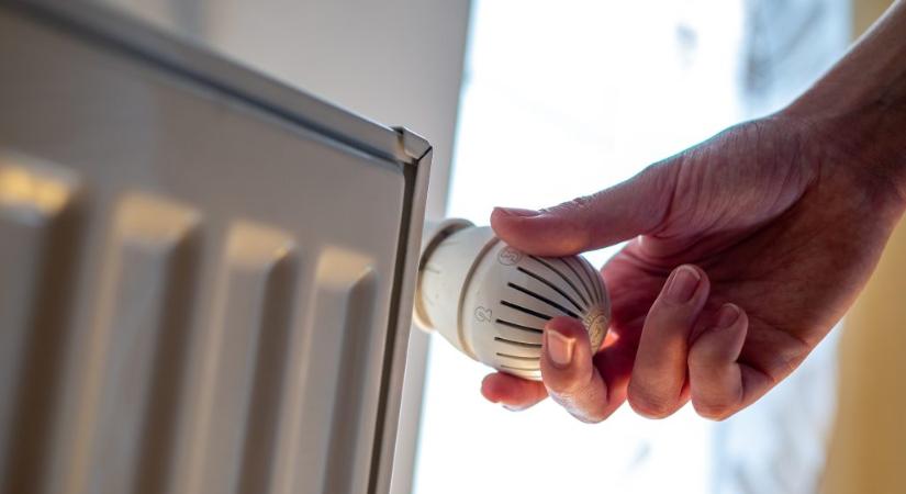 Langyosak a radiátorok, a legtöbb lakásban újraindult a fűtés Kazincbarcikán