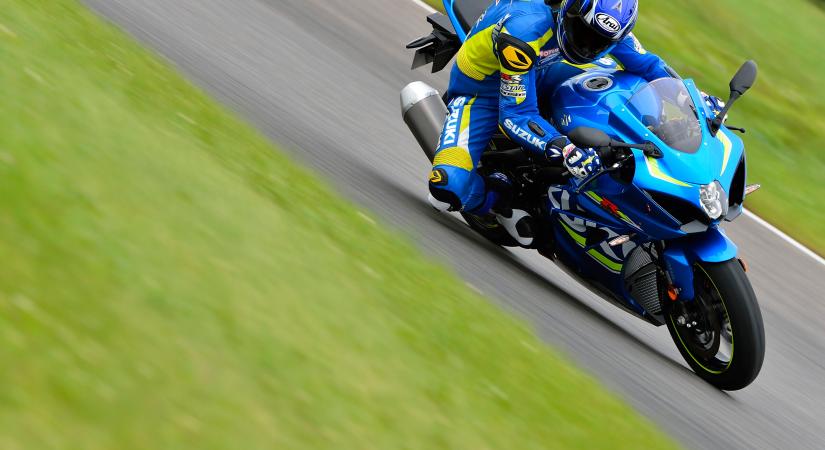 A motor, ami megtanította a világot egykerekezni: Így lett legenda a Suzuki GSX-R