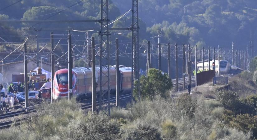 Már 41 halálos áldozata van a spanyolországi vonatbalesetnek