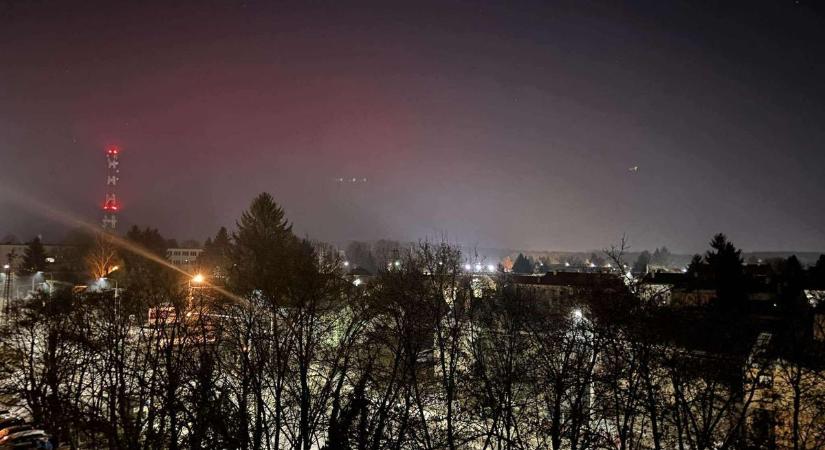 Vörösen izzott az ég Somogy felett: váratlanul csapott le a sarki fény