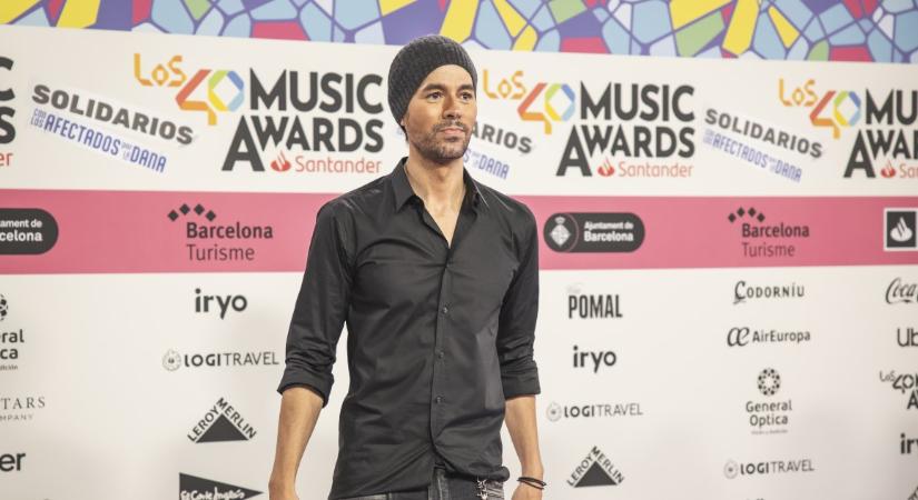 Ritka felvételen Enrique Iglesias és kislánya – Kedves közös pillanatot osztott meg az énekes