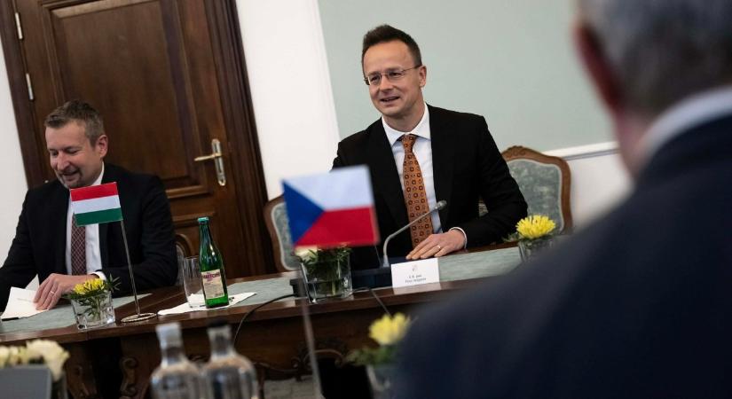 Szijjártó Prágában: nagyszerű időszak várja Csehországot és Magyarországot