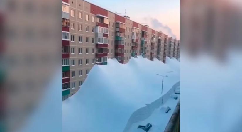 Fact-check: Valóban többemeletnyi hó lepte el Kamcsatkát, ahogy a Mandiner írta?