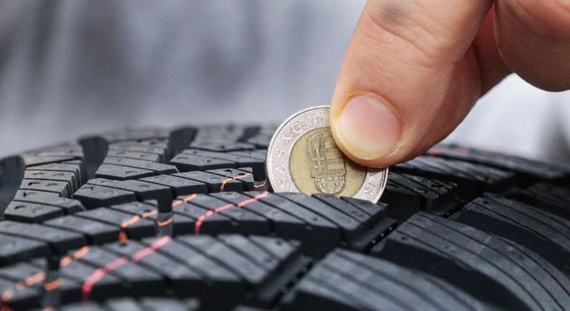 Vigyázat: Ezért csökken le a guminyomás hidegben – sokan elkövetik ezt a veszélyes hibát!