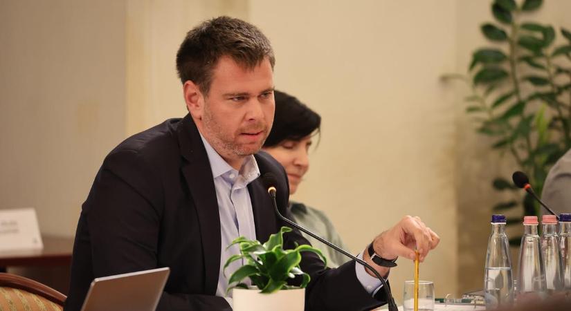 Vitézy: Lázár János törvénysértő módon, adathalász módon gyűjti a véleményeket az új KRESZ-ről