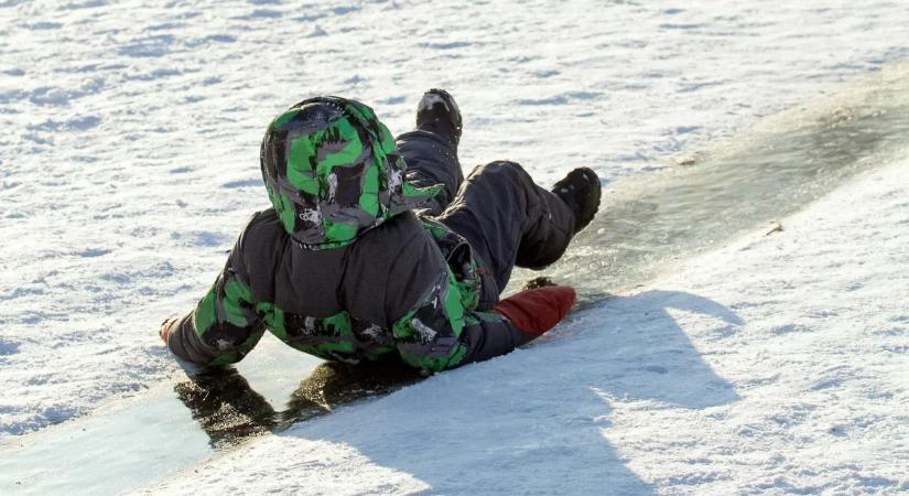 Mutatjuk, így tegye csúszásmentessé cipőjét hideg időben