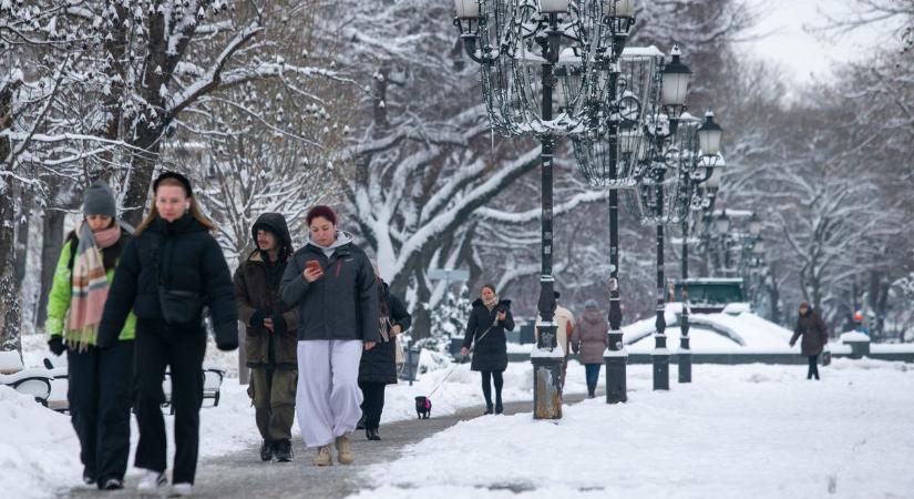 Tovább tombol a hideg: távhőszünet, tűzifaosztás és fokozott készültség országszerte – fotók