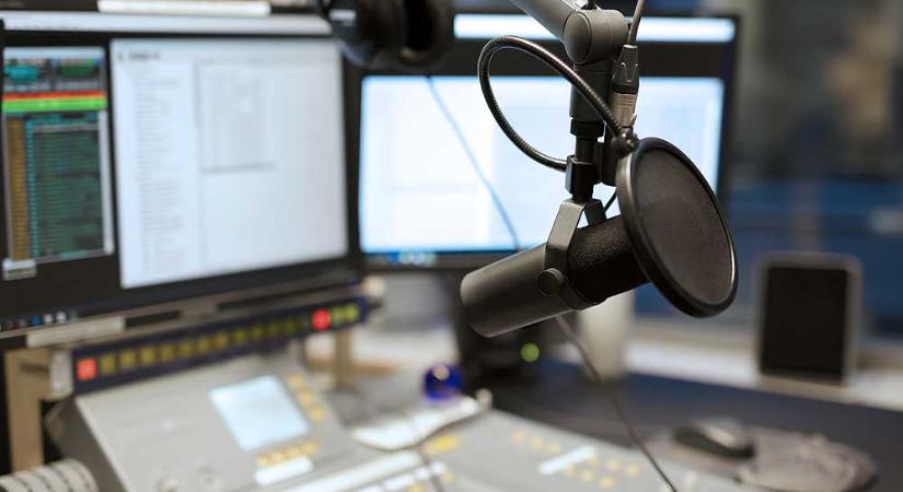 A Magyar Rádió ismert hírszerkesztője az érdi SZTK vezetőjének lemondását követeli a hosszú várólisták miatt