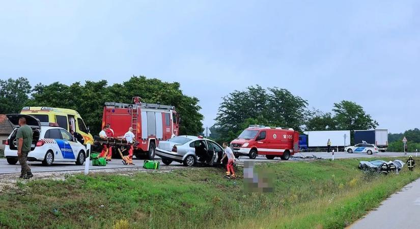 Halálos baleset az 55-ös főúton: egy áldozat, két súlyos sérült – képekkel és videóval