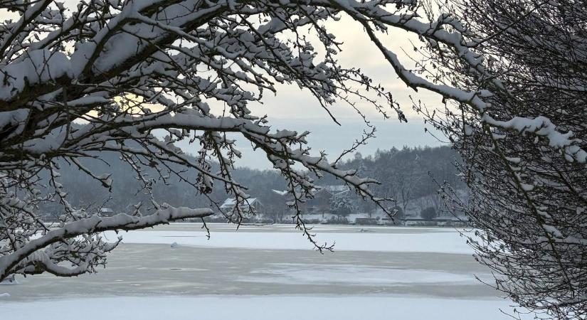 Veszélyes a jég a kozármislenyi tavakon – figyelmeztet az önkormányzat