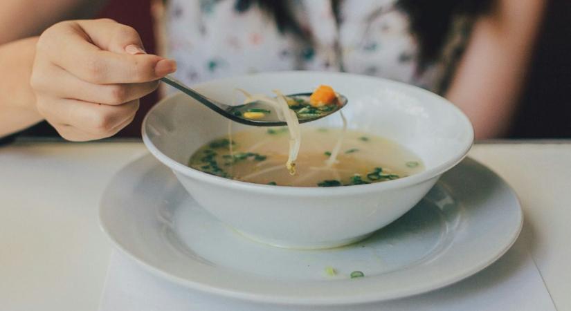 Híres séf árulja el a titkát: így készül a tökéletes csontleves