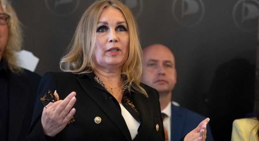 A Kalózpárt elnöke szerint nyomást gyakorol rá a rendőrség