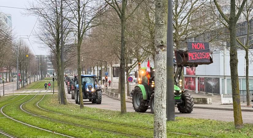 Traktorokkal tüntetnek az európai gazdák az uniós agrárpolitika ellen
